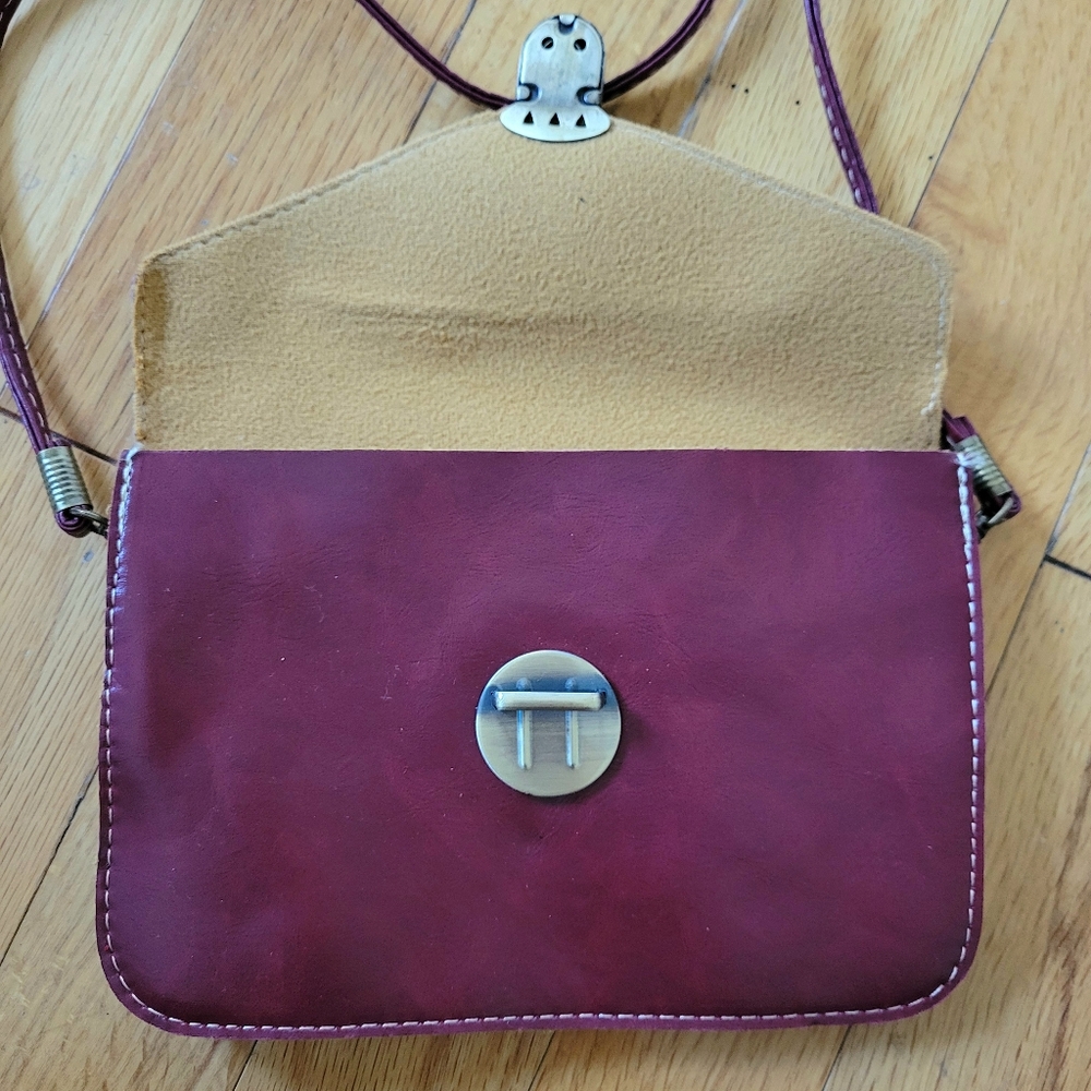 NWT Burgundy Leather Envelope Crossbody Bag - Picture 3 of 6